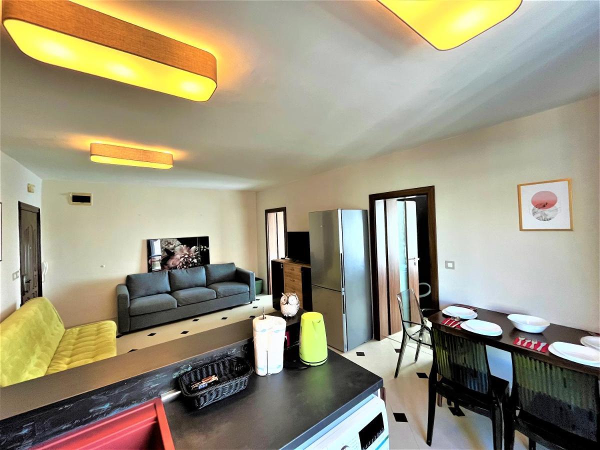 Botabara 312 Self Catering Beach Apartment Pomorie Bagian luar foto