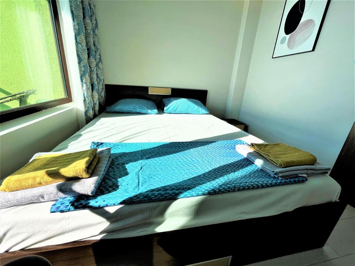 Botabara 312 Self Catering Beach Apartment Pomorie Bagian luar foto