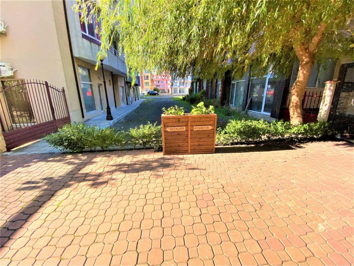 Botabara 312 Self Catering Beach Apartment Pomorie Bagian luar foto
