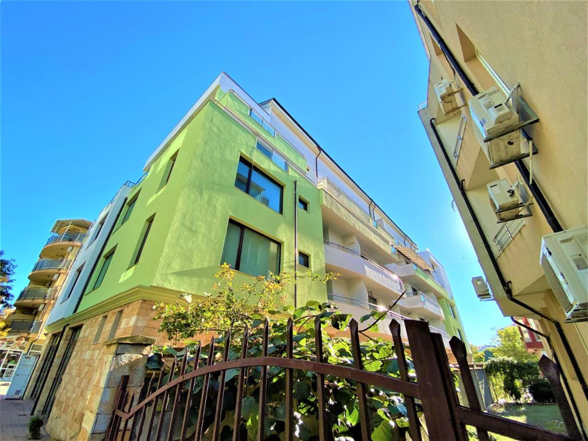 Botabara 312 Self Catering Beach Apartment Pomorie Bagian luar foto