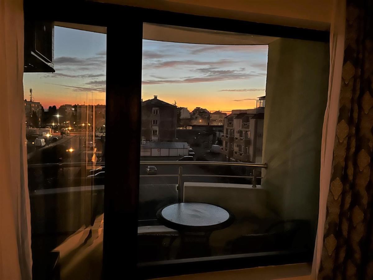 Botabara 312 Self Catering Beach Apartment Pomorie Bagian luar foto