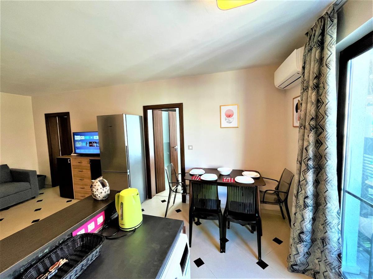 Botabara 312 Self Catering Beach Apartment Pomorie Bagian luar foto
